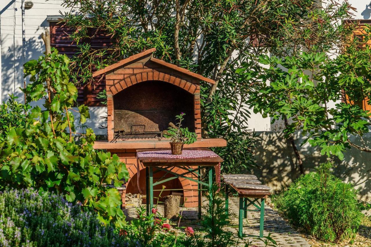 Apartmani Amila-Pisak Exteriör bild