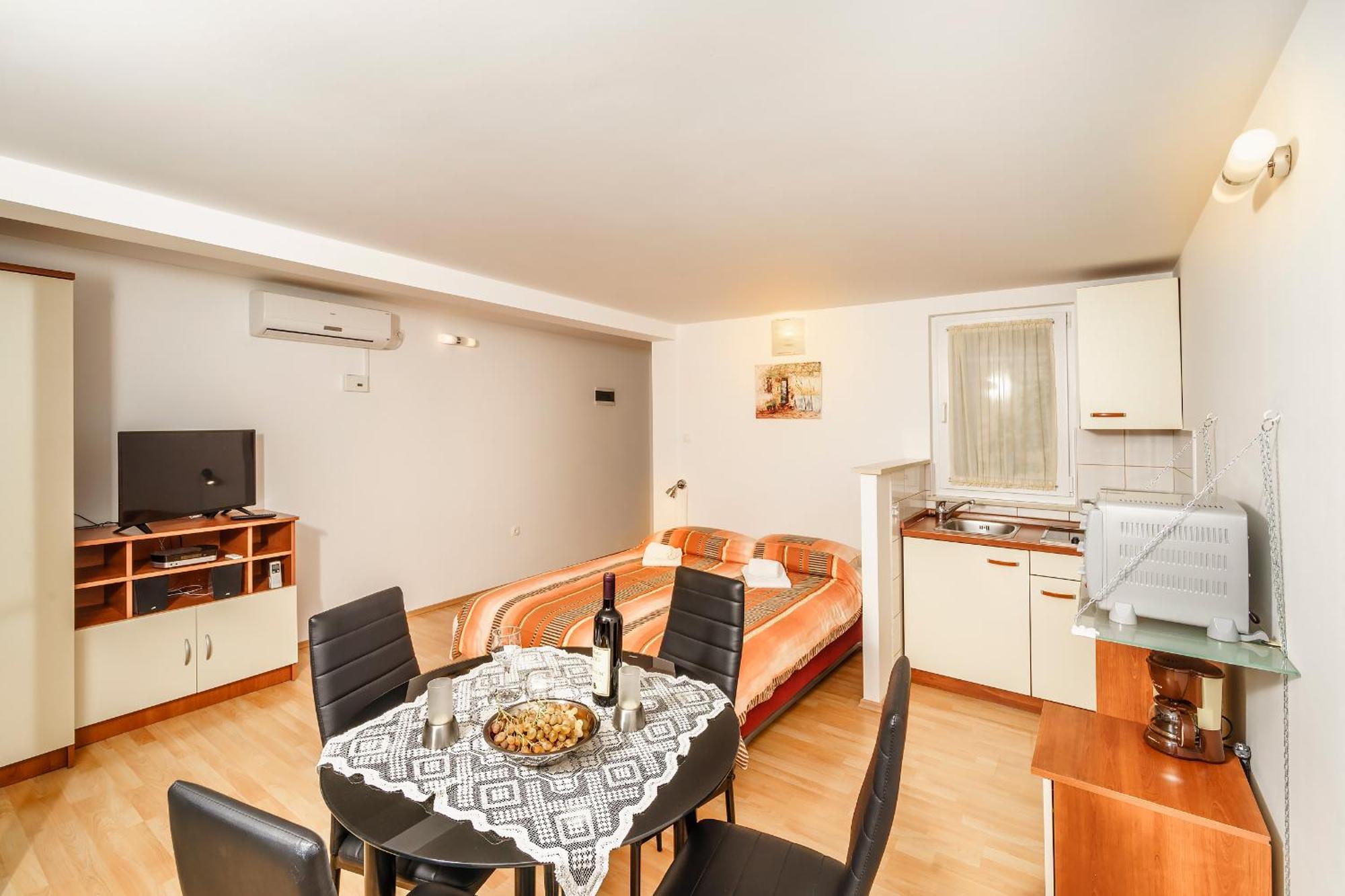 Apartmani Amila-Pisak Exteriör bild