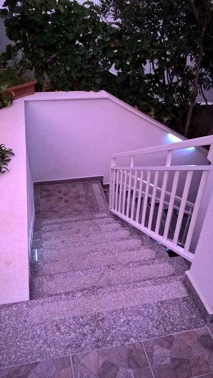 Apartmani Amila-Pisak Exteriör bild