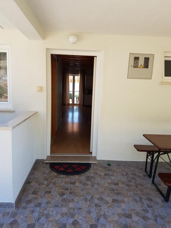 Apartmani Amila-Pisak Exteriör bild