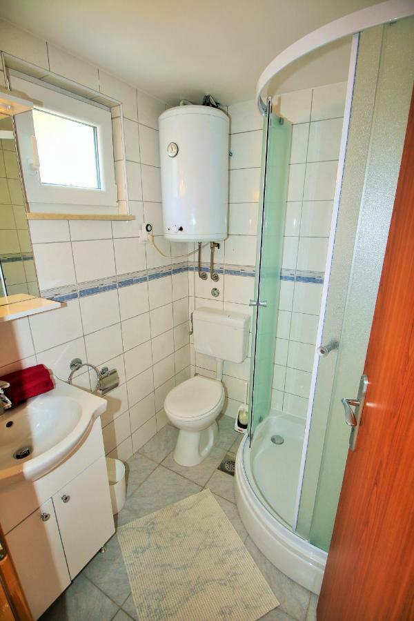 Apartmani Amila-Pisak Exteriör bild