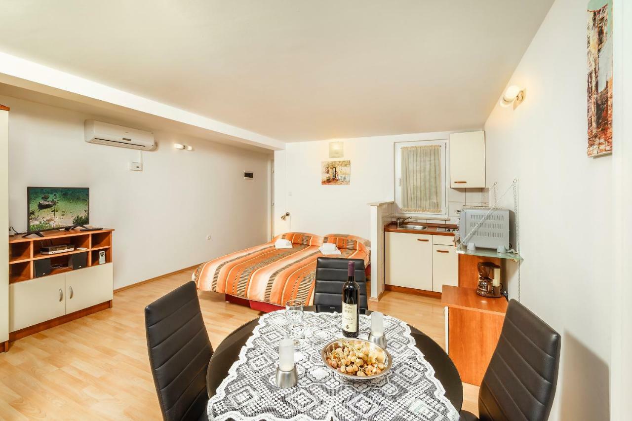 Apartmani Amila-Pisak Exteriör bild