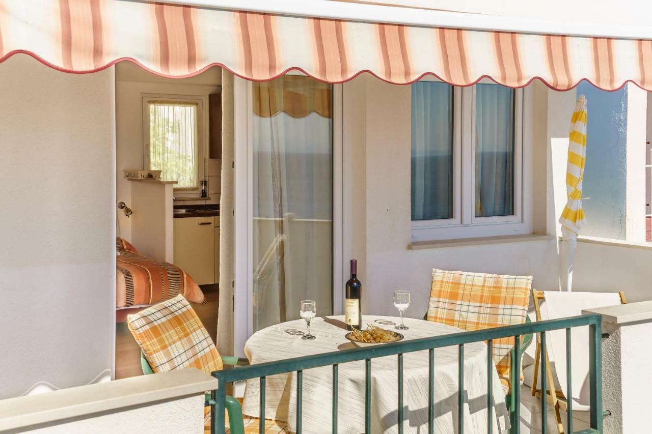 Apartmani Amila-Pisak Exteriör bild