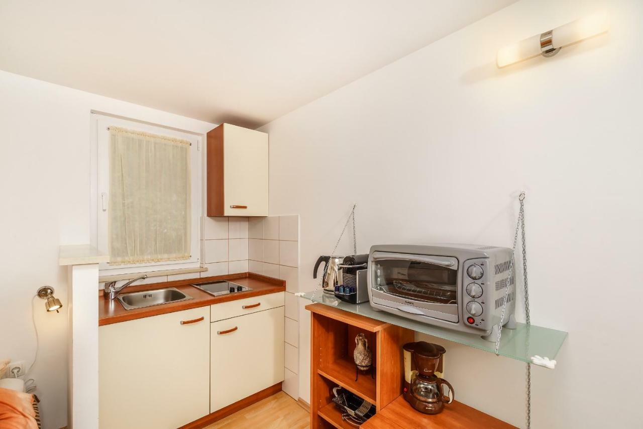 Apartmani Amila-Pisak Exteriör bild