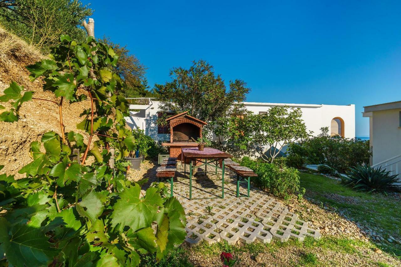 Apartmani Amila-Pisak Exteriör bild