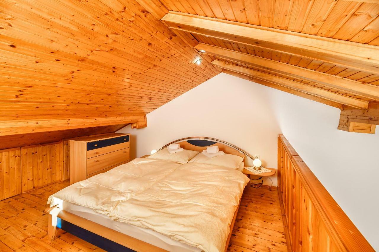 Apartmani Amila-Pisak Exteriör bild